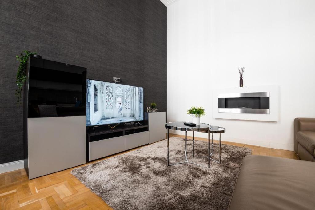 Deluxe Quentin Home Next To The Fashion Street بودابست المظهر الخارجي الصورة